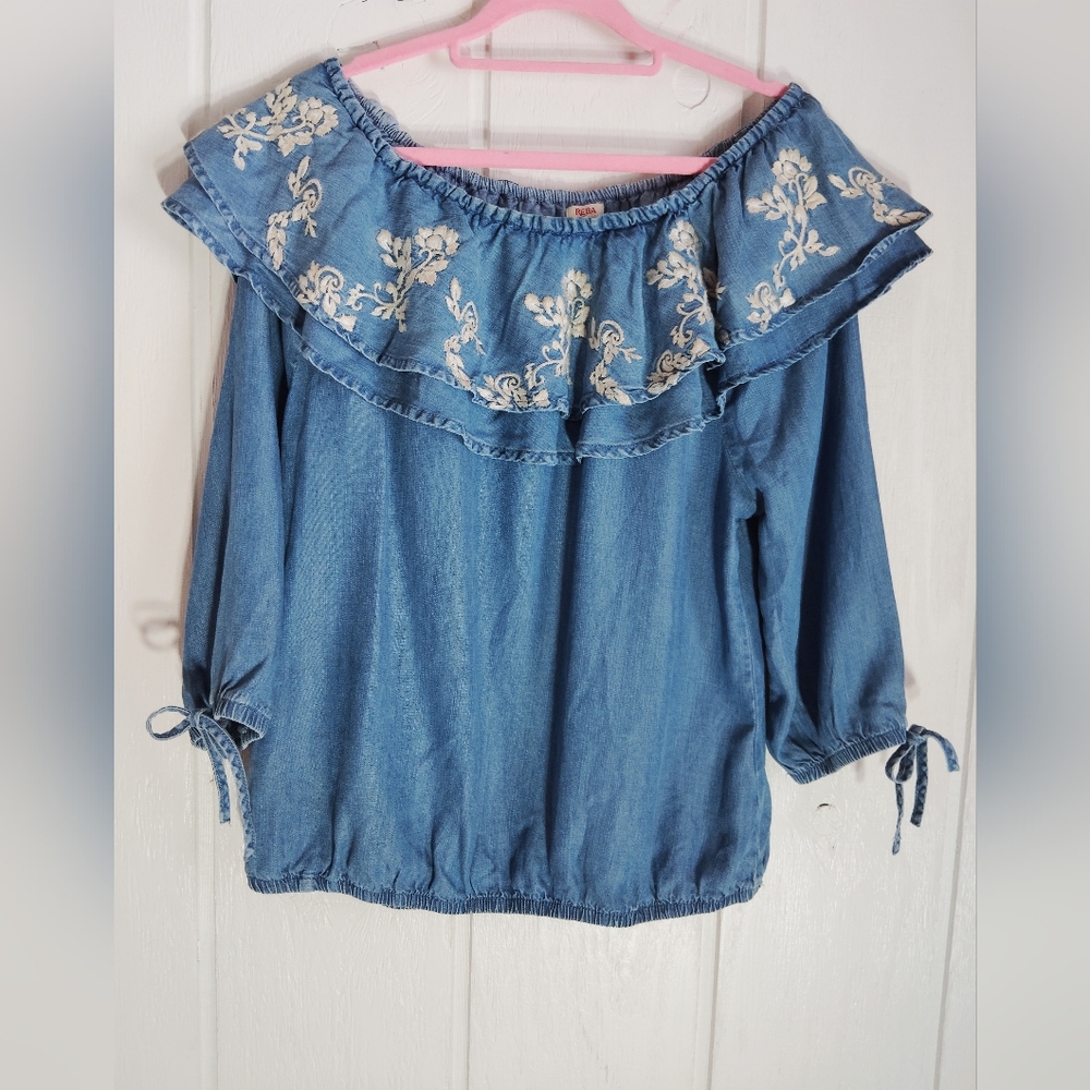 CLEAN!! REBA, Floral Embroidered Off-Shoulder Ruffle Tencel Top. Size M